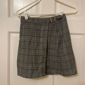 Brandy Melville: Mini plaid wrap around skirt